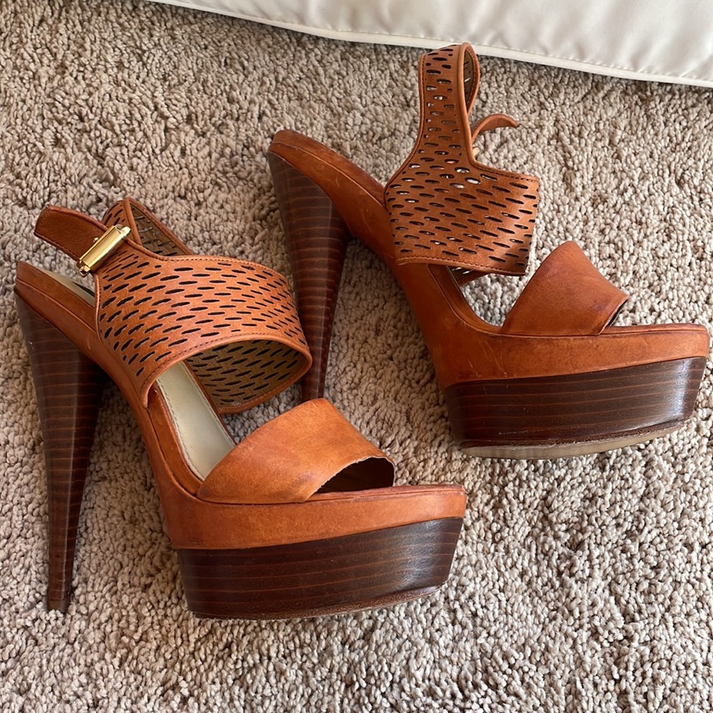 Stunning Rachel Zoe platform sz 7.5 (fits like 7)
